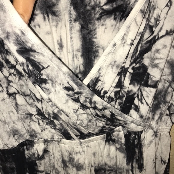 Romper - Picture 3 of 4